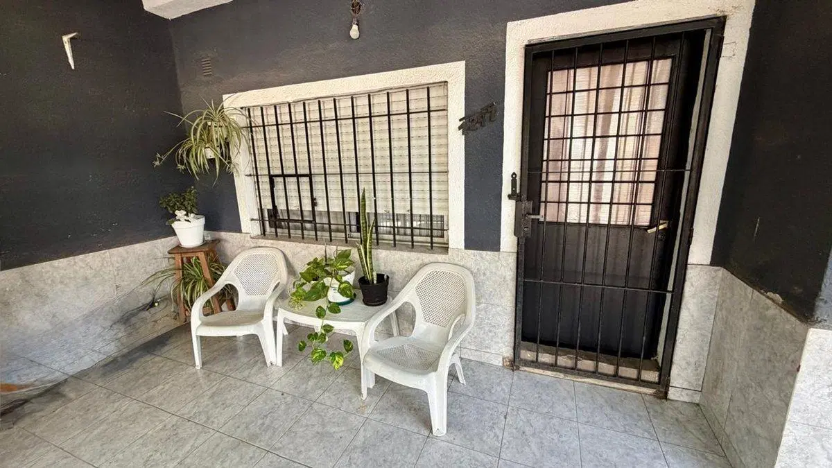 CASA 4 AMBIENTES VENTA EN LONGCHAMPS CON LOCAL 3