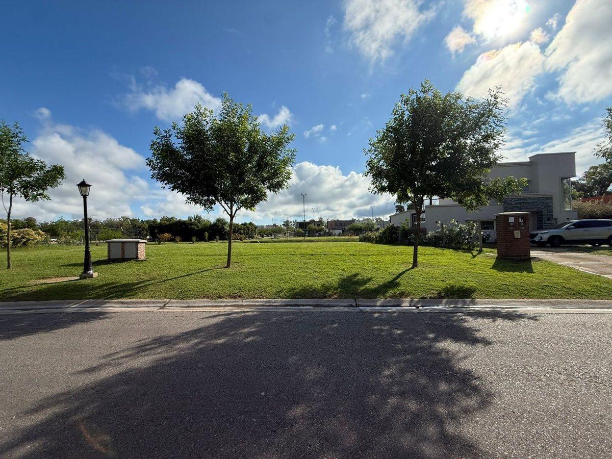 LOTE EN VENTA BARRIO SANTA ELENA PILAR DEL ESTE