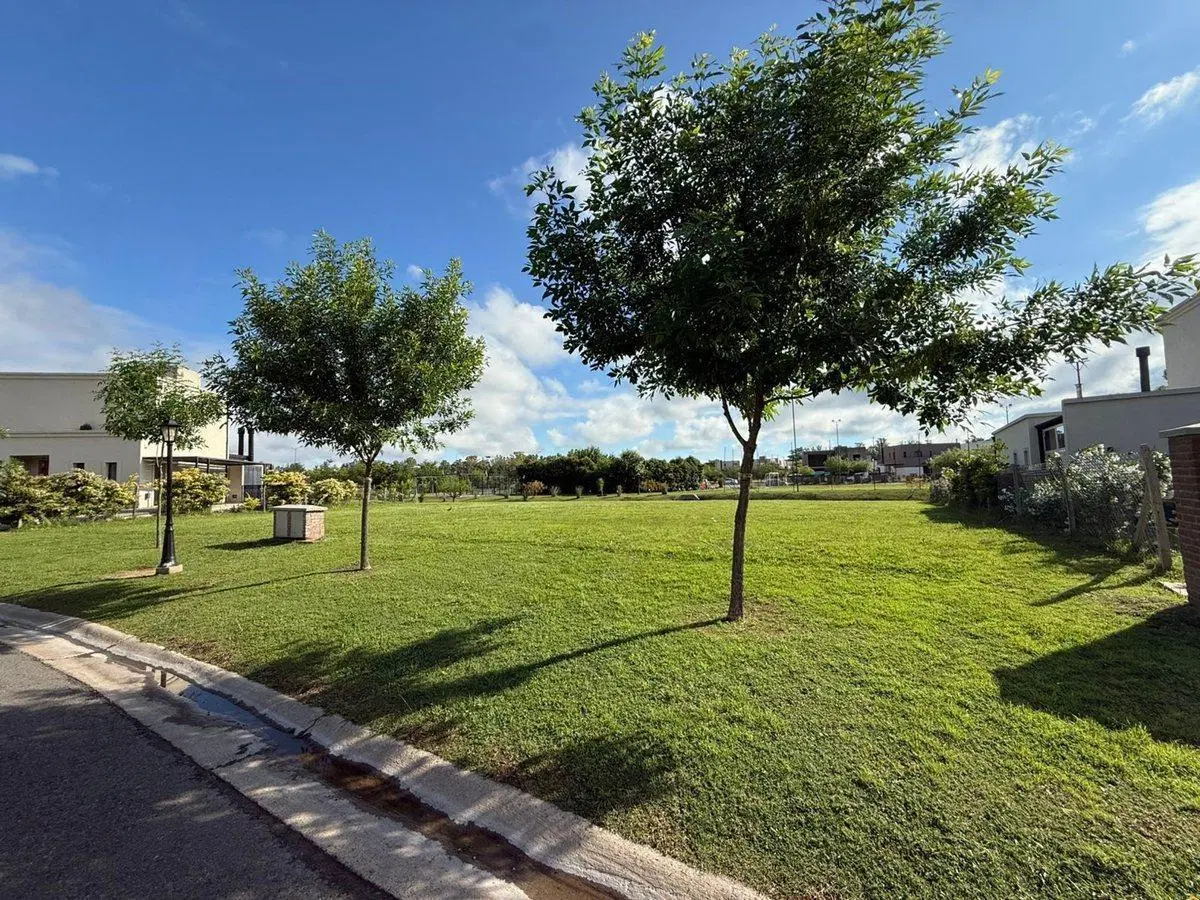 LOTE EN VENTA BARRIO SANTA ELENA PILAR DEL ESTE 2