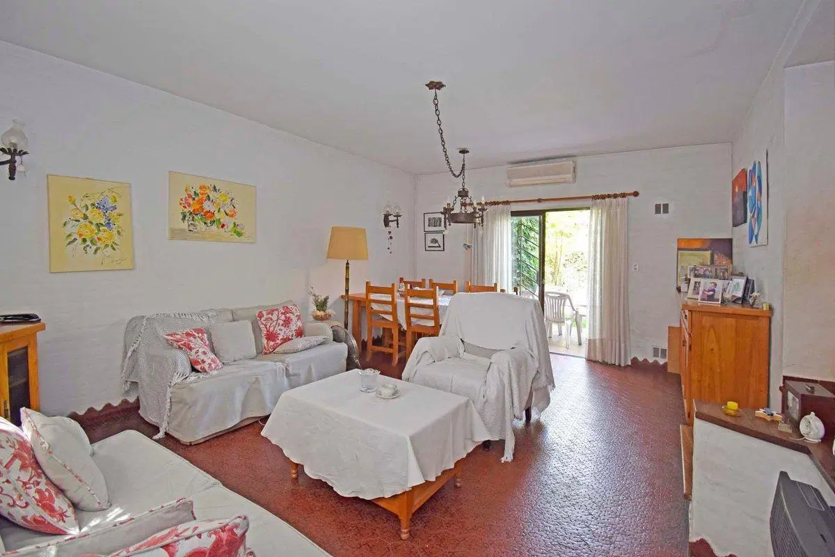 Casa 5 Amb en Venta Florida B Roca con pileta 5