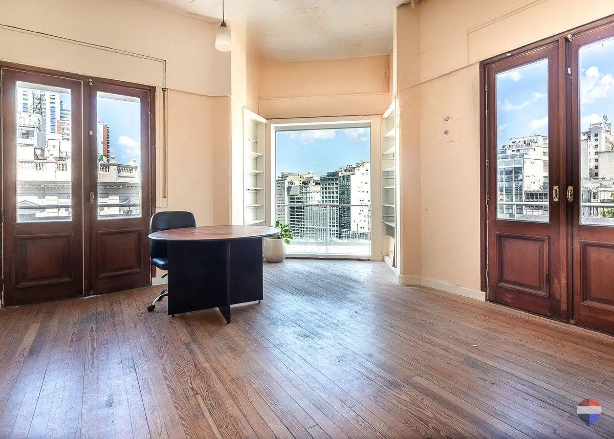 VENTA OFICINA EN ESQUINA SAN NICOLAS 3