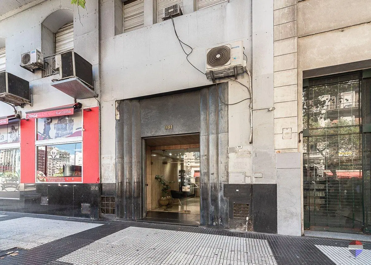 VENTA OFICINA EN ESQUINA SAN NICOLAS 2