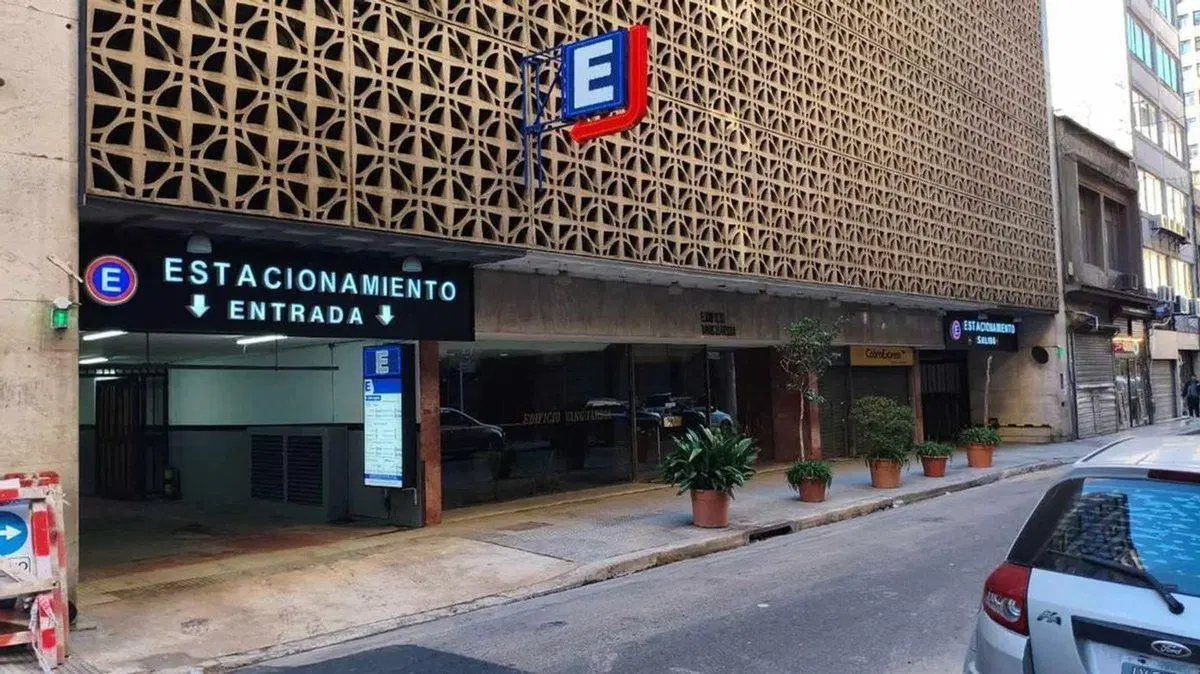 Cochera en Venta en Microcentro fija y cubierta 4