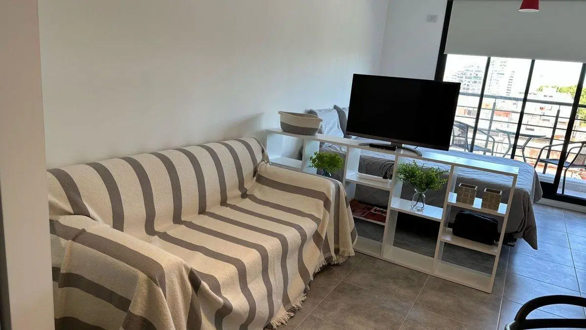 VENTA MONOAMBIENTE CON BALCON  LUMINOSO EN BOEDO 4