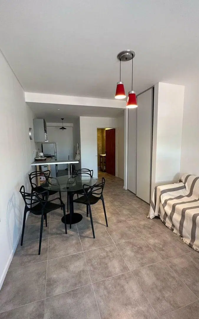 VENTA MONOAMBIENTE CON BALCON  LUMINOSO EN BOEDO 5