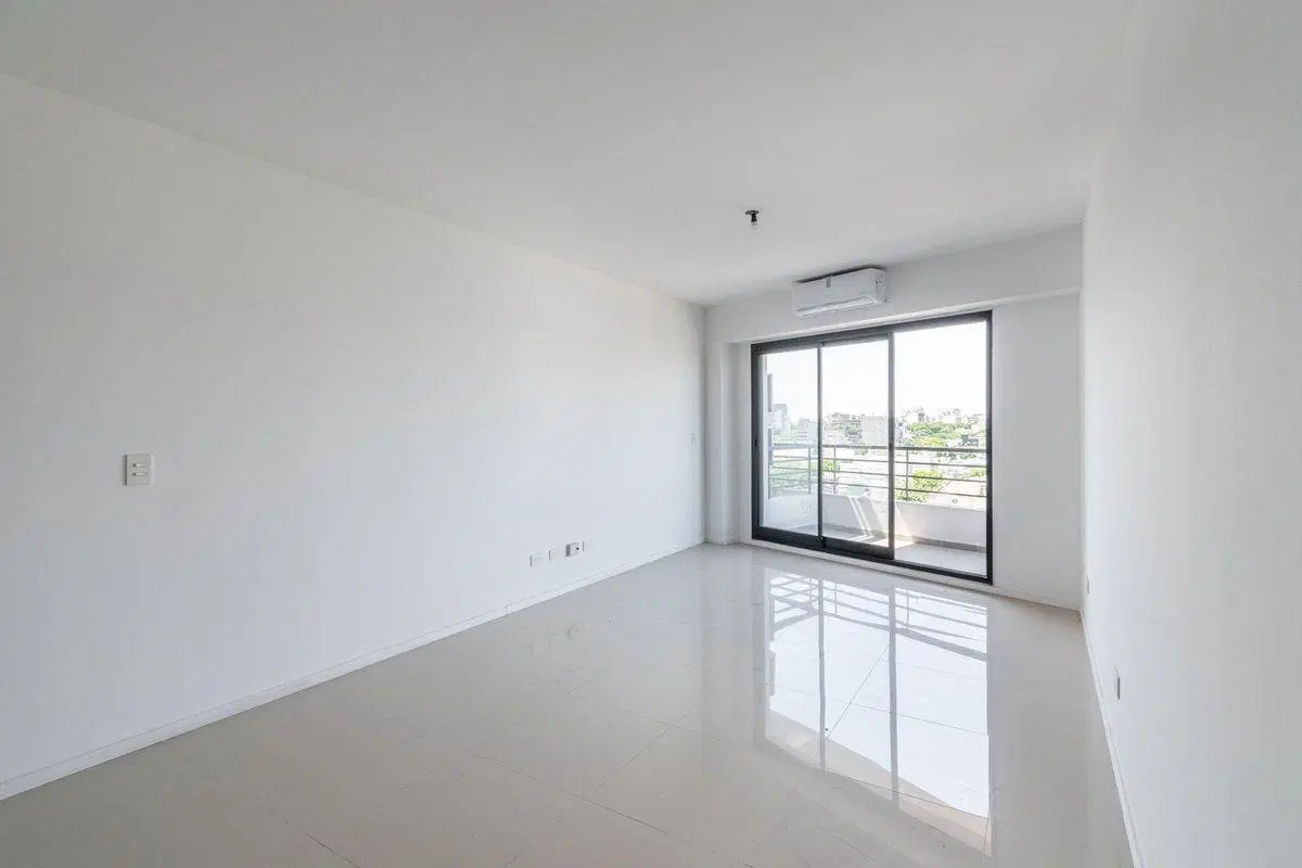 Monoambiente con balcón y cochera  Villa Urquiza 3