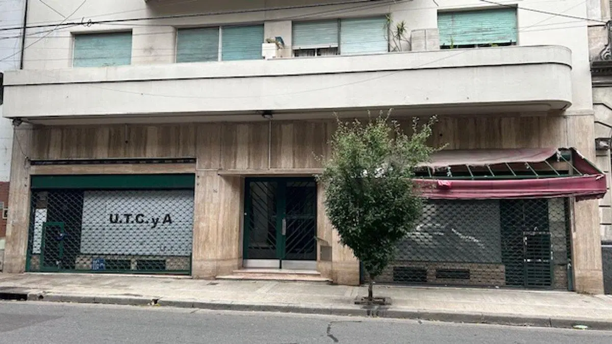 Depto amplio al frente con balcón Constitución 5
