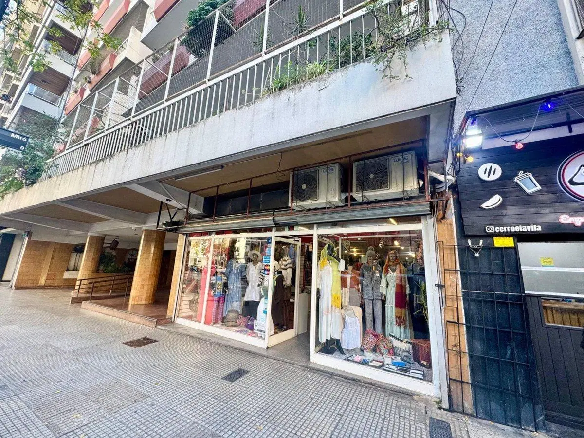 VENTA LOCAL COMERCIAL AV RIVADAVIA CABALLITO 4
