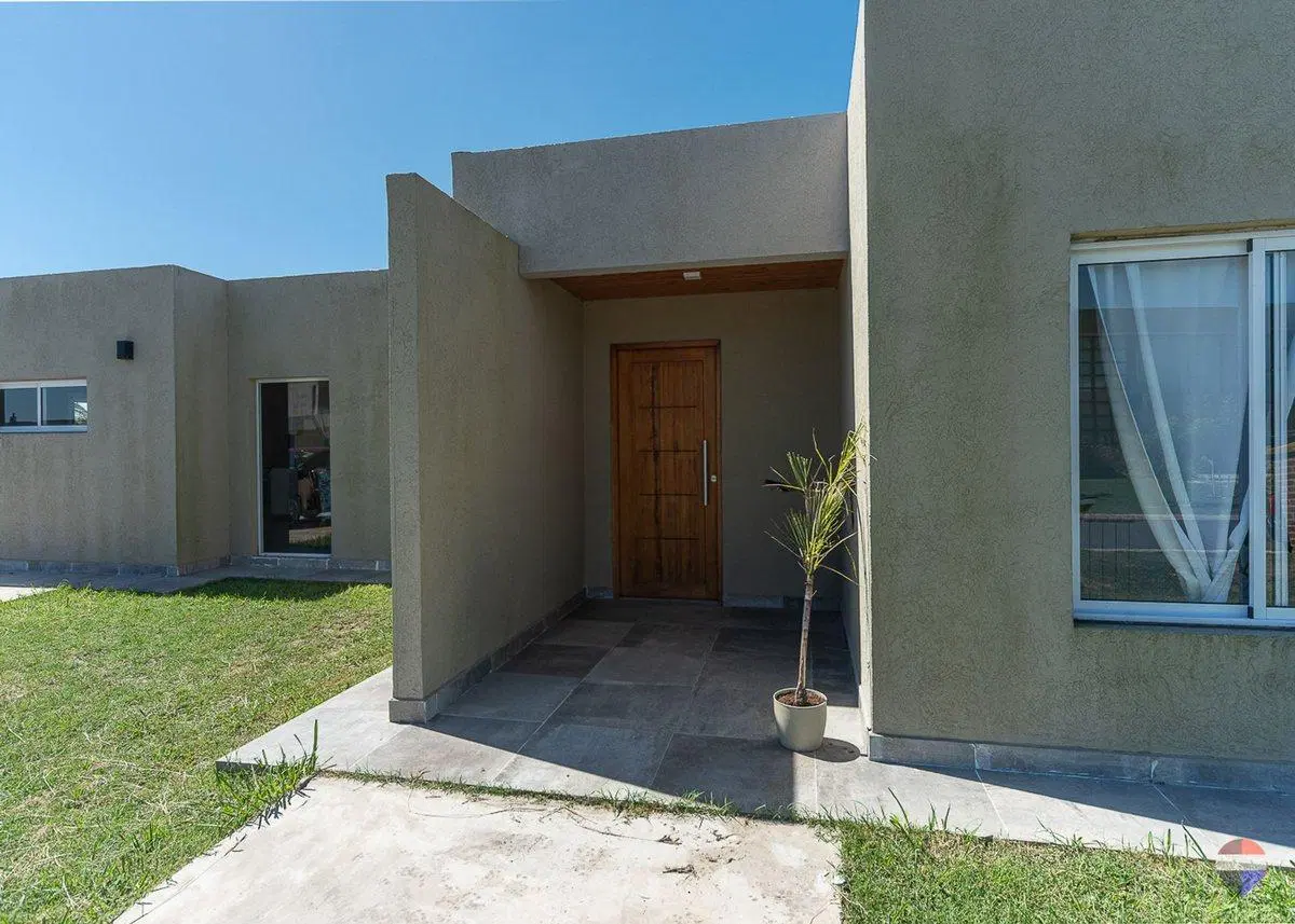 CASA 4 AMBIENTES EN VENTA SAN SEBASTIAN CON PILETA 5