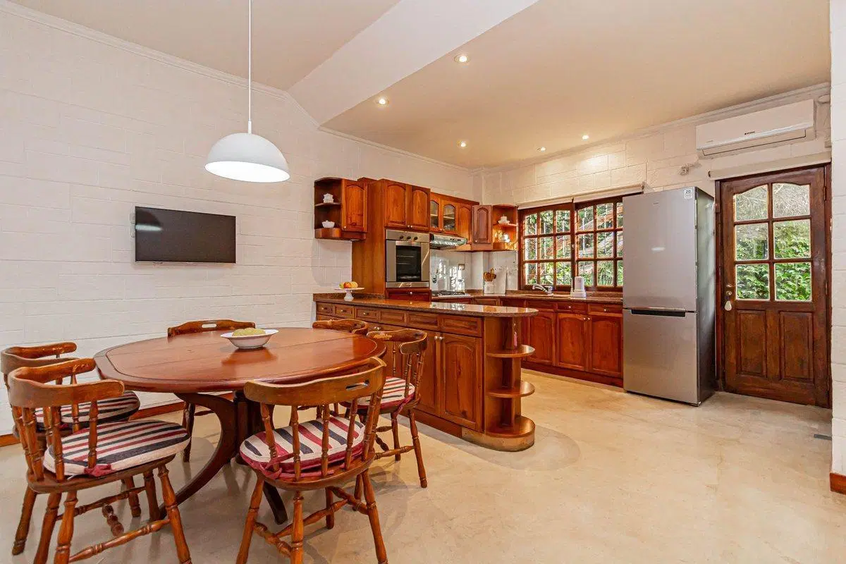 VENTA CASA 5 AMB TEMPERLEY CON PATIO DOS COCHERAS 3