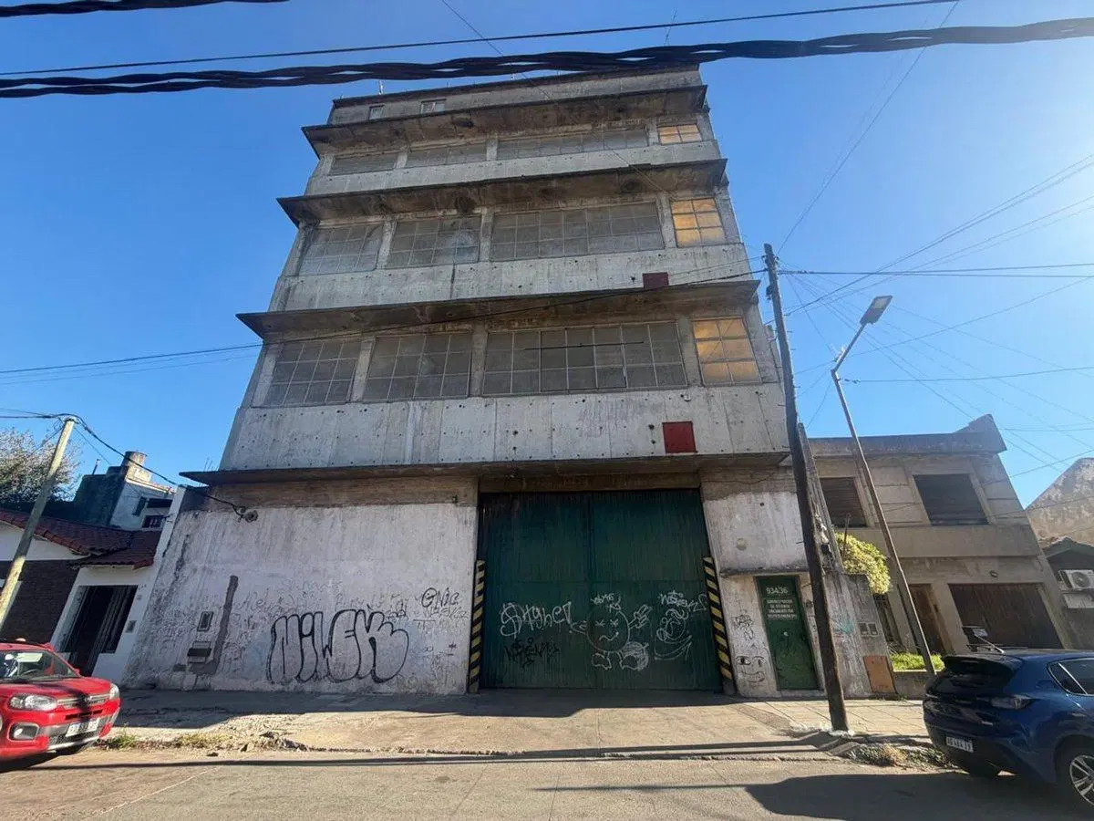 VENTA DEPOSITO EN VILLA LYNCH 4