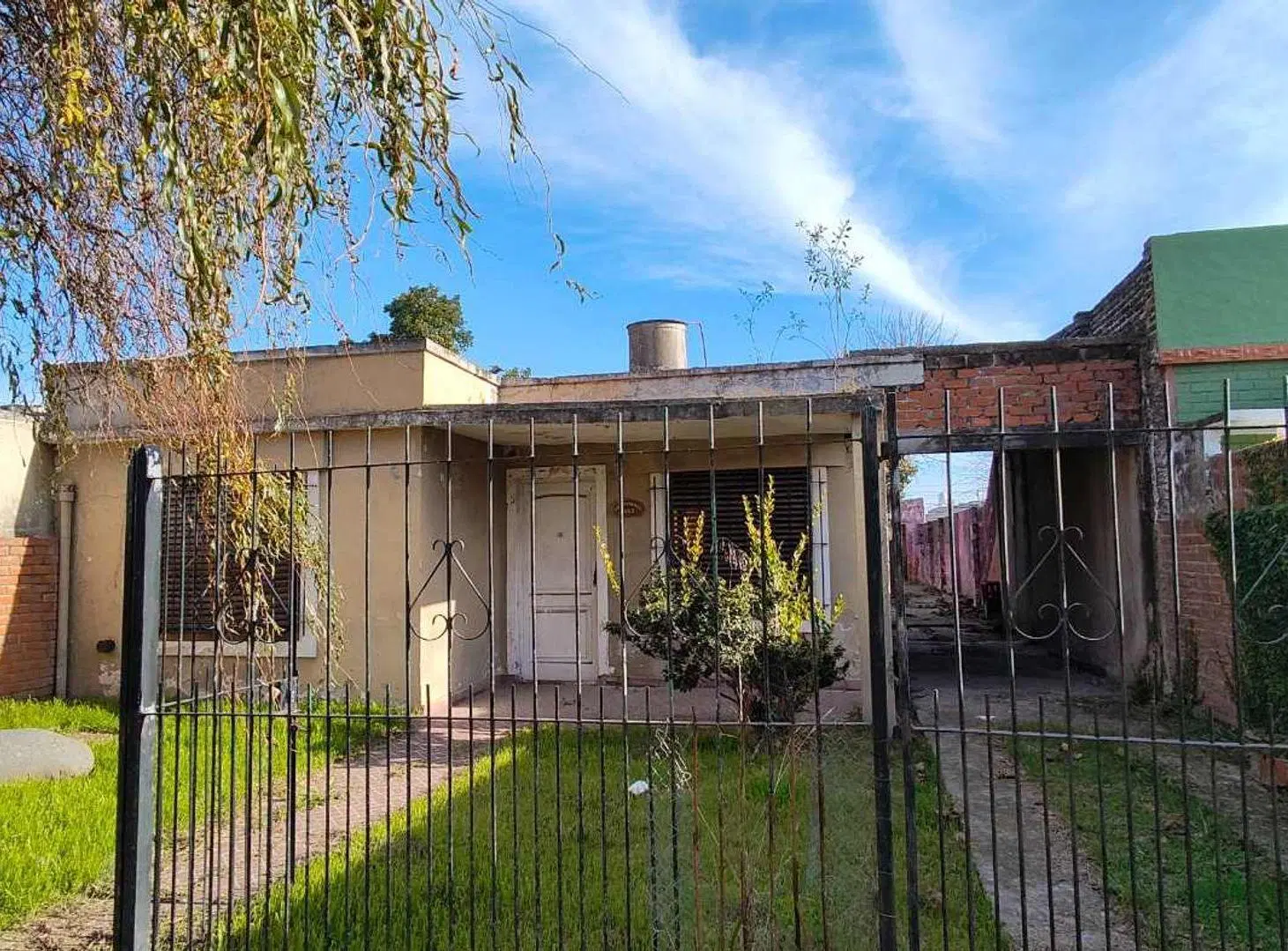 CASA 3 AMBIENTES EN VENTA JOSE C PAZ LOTE 350M2 2