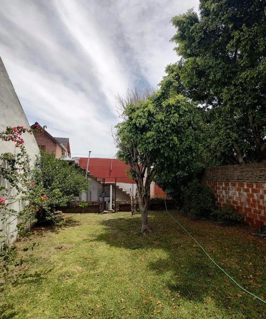 VENTA casa lote propio FONDO CON PILETA 3 HABITACI 2
