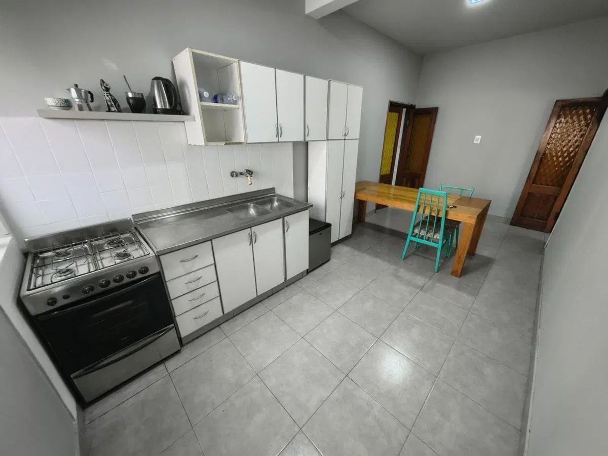 VENTA casa lote propio FONDO CON PILETA 3 HABITACI 4