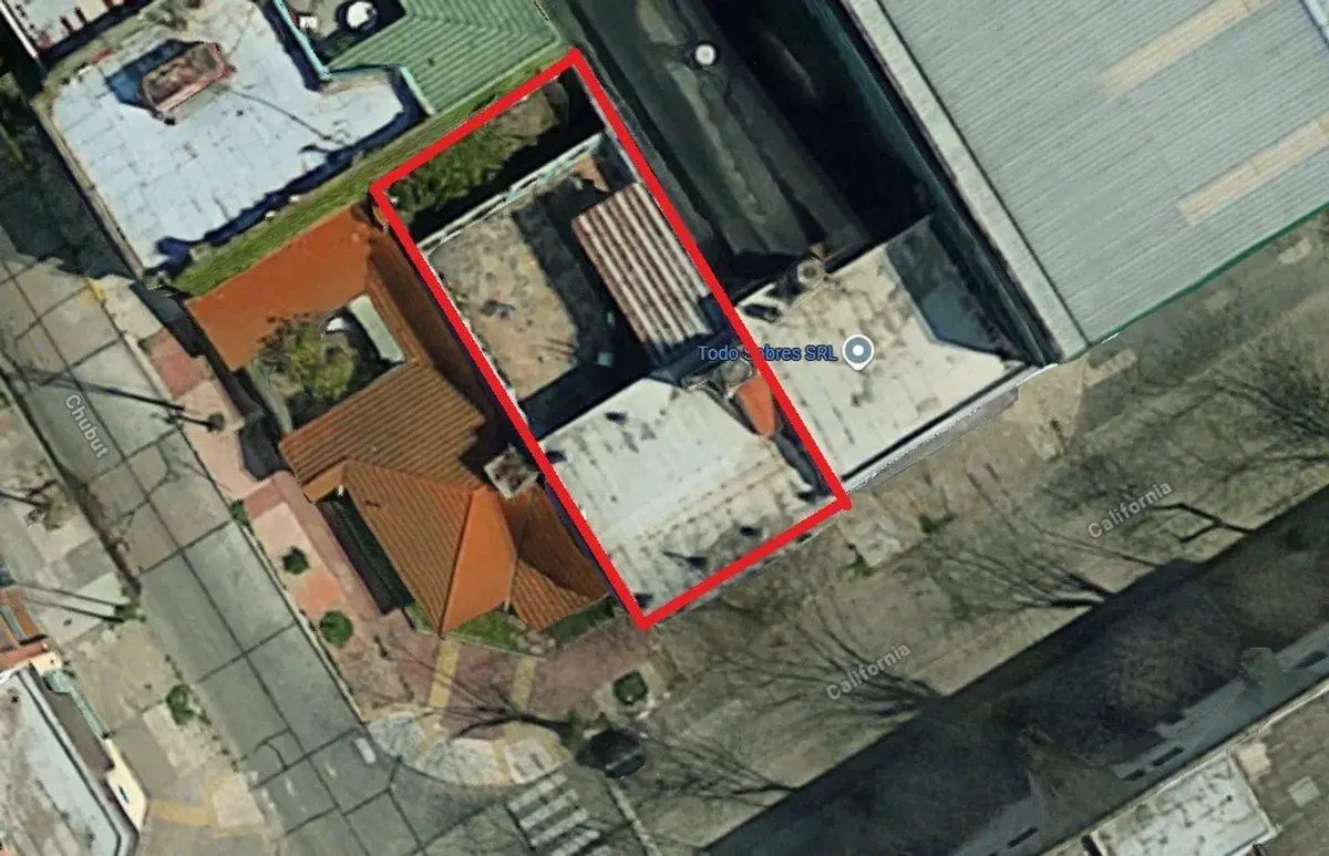 Venta lote con local taller Barracas 3
