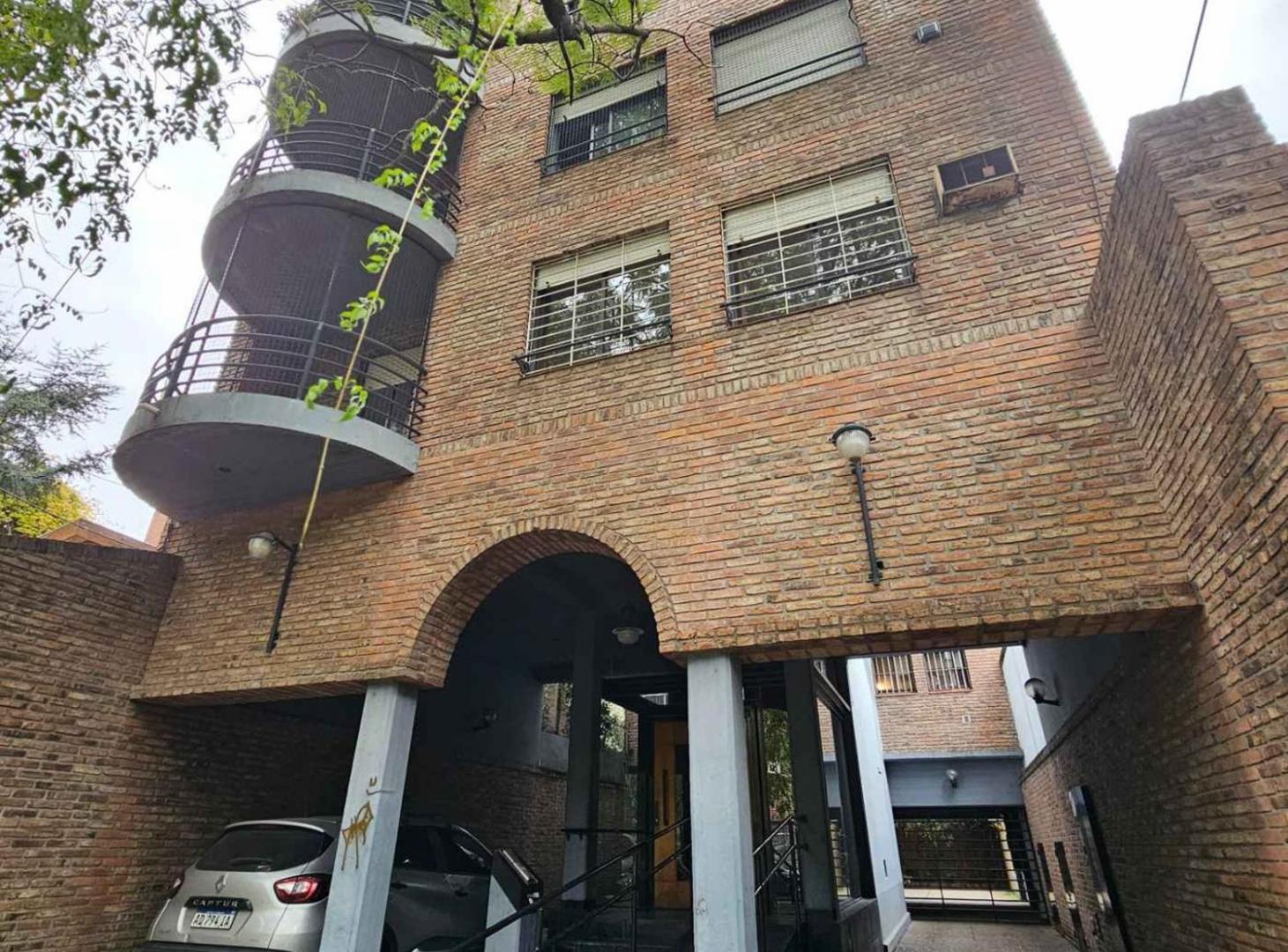 Depto 3 ambientes en venta en Haedo con cochera