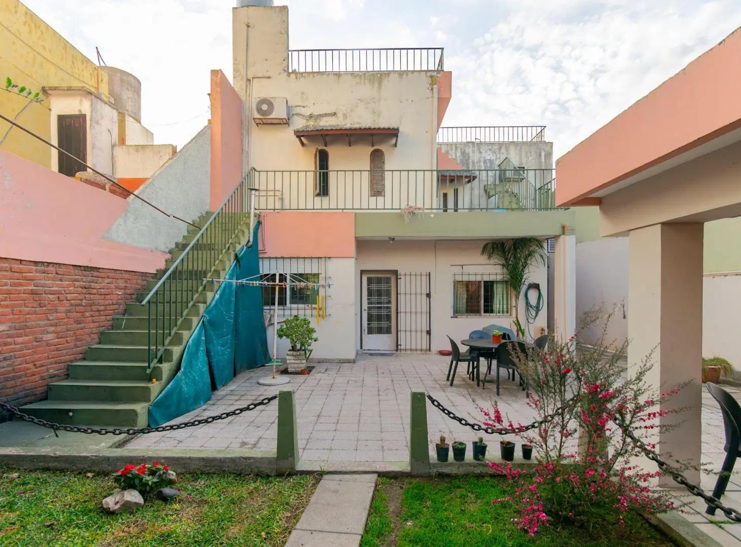 CASA 4 AMBIENTES EN VENTA EL PALOMAR CON PILETA 5