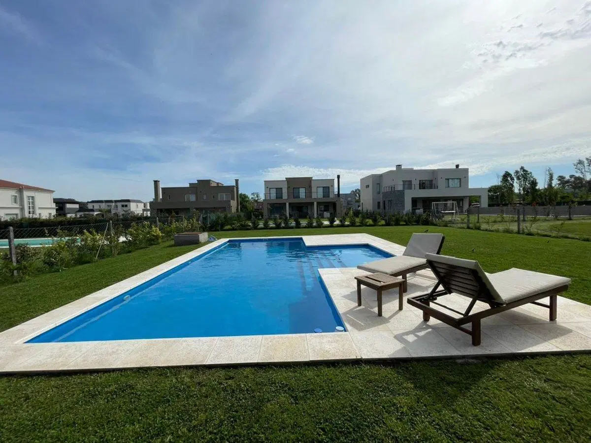 CASA 6 AMB EN VENTA BARRIO CERRADO CHATEAU PILAR 2