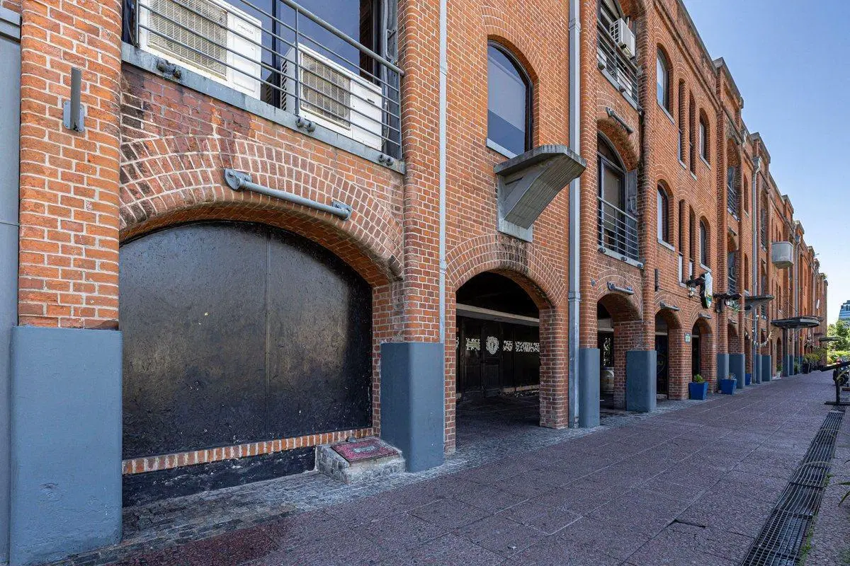 VENTA LOCAL COMERCIAL DE 500 M² EN PUERTO MADERO 5