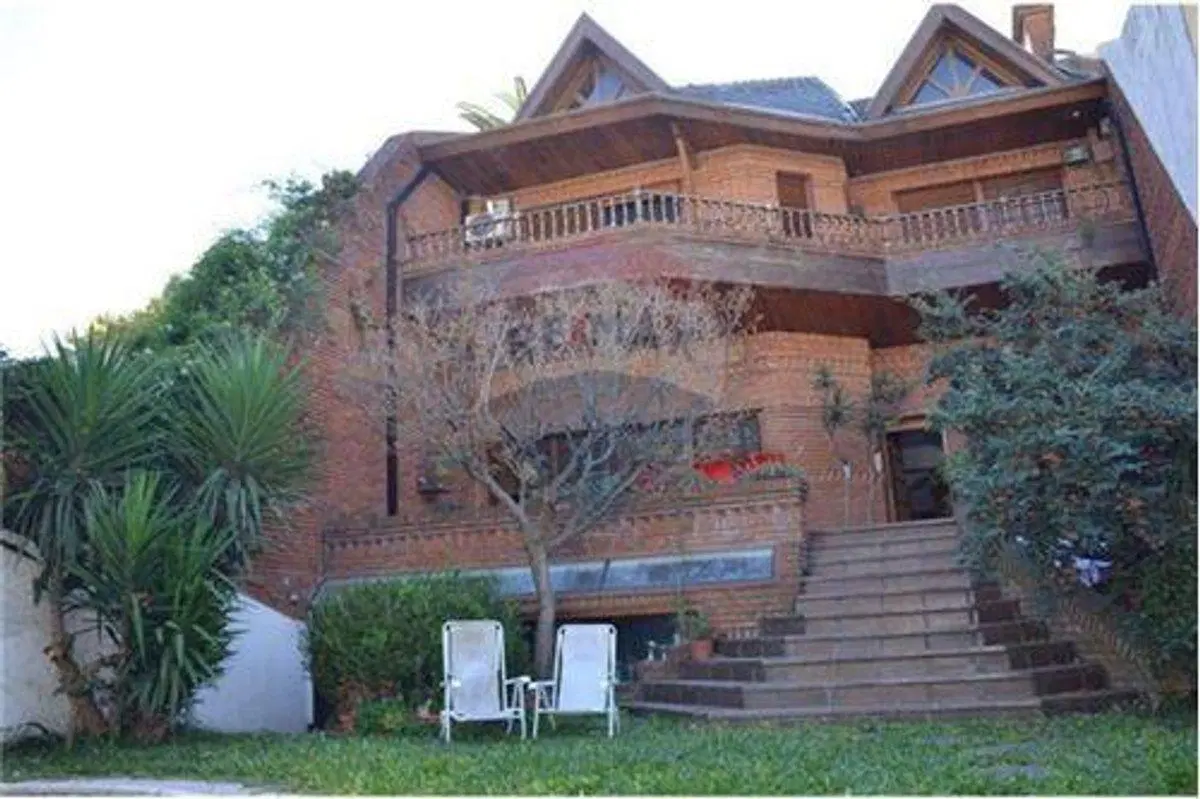Casa venta Belgrano R con pileta jardin y cochera 3