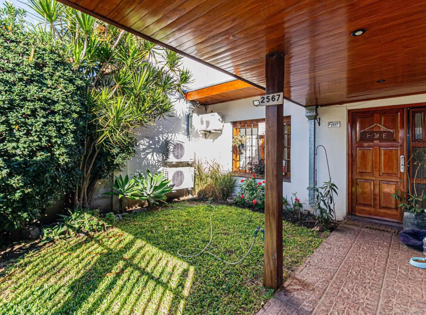 CASA EN VENTA EN MARTINEZ CON COCHERA Y JARDIN 3