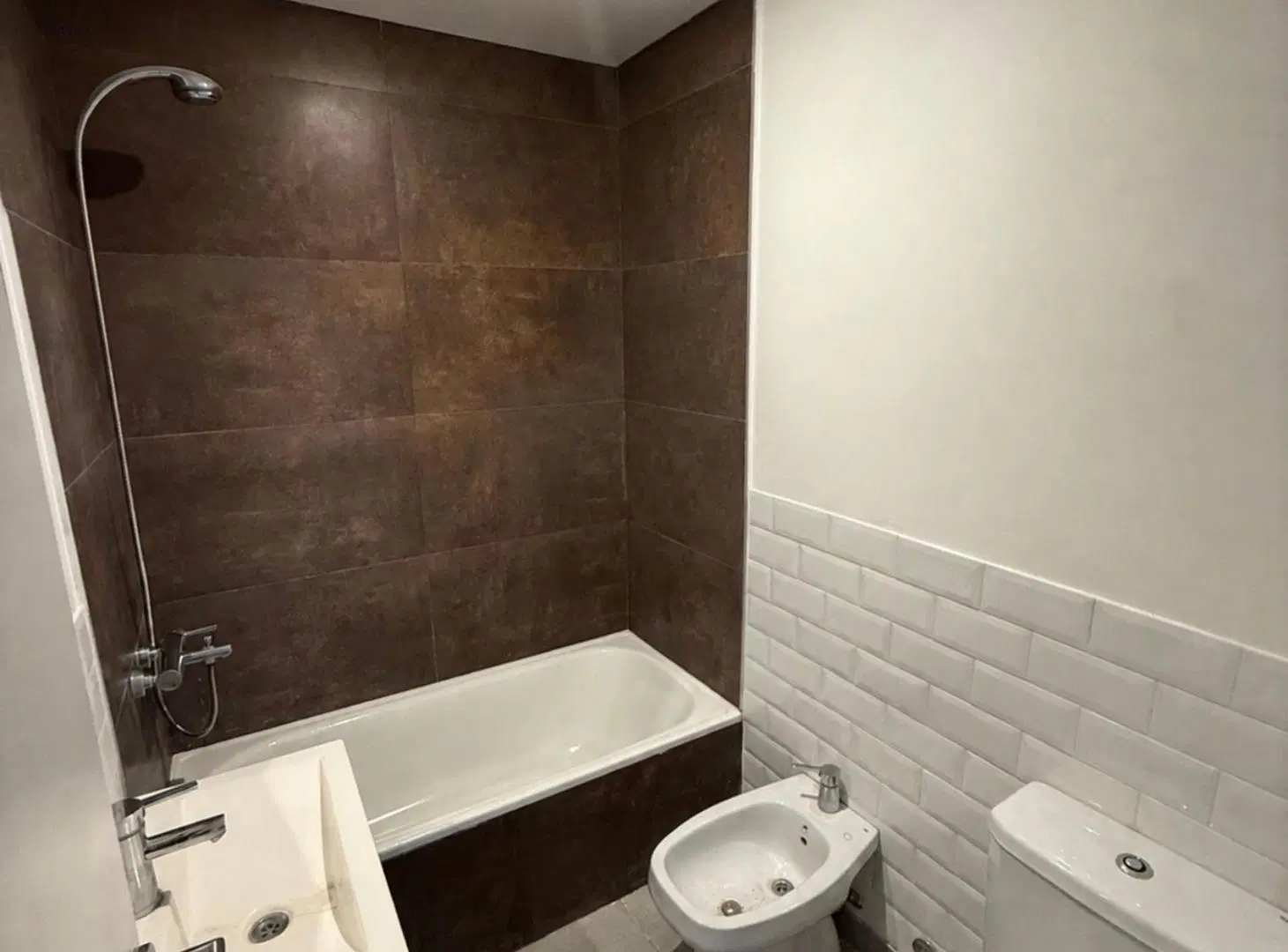 VENTA 2 AMBIENTES CON PATIO CON JARDIN EN LAGOON 2