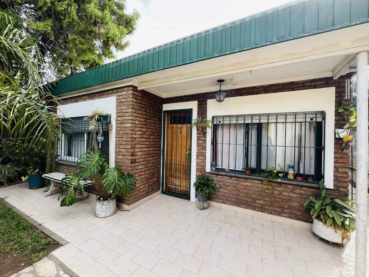 CASA 4 AMBIENTES VENTA CON GARAGE EN VILLA BOSCH 2