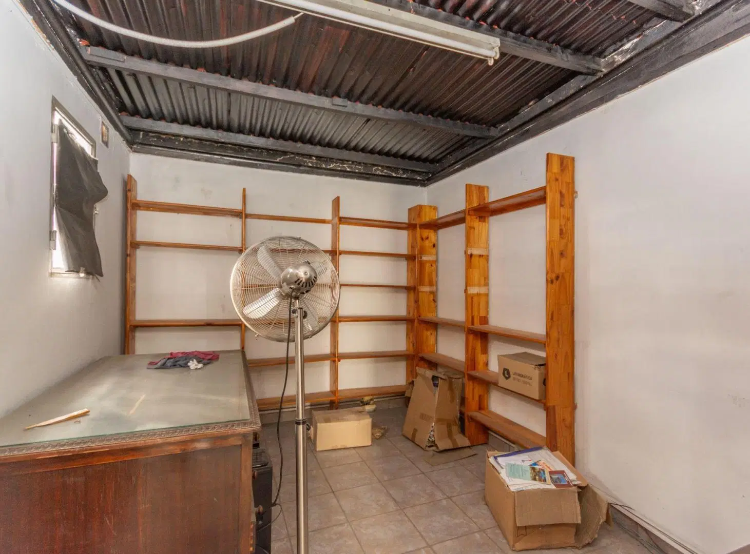 Venta  Deposito con oficinas y acceso vehicular 5