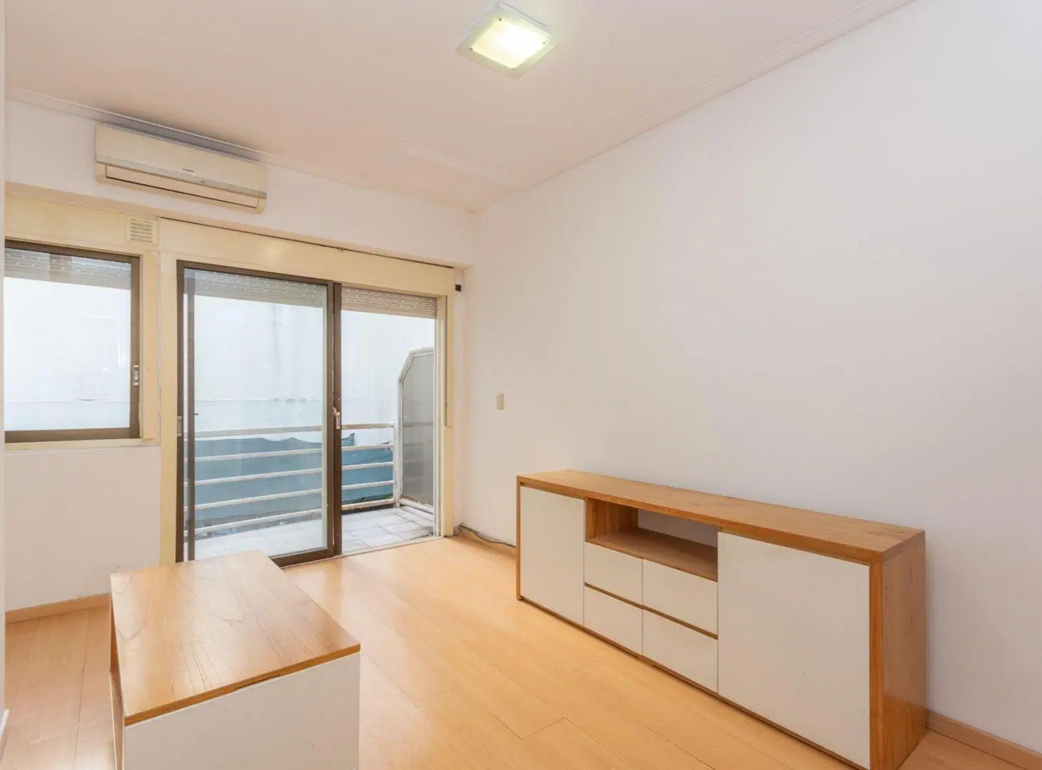 Venta Monoambiente con balcón Apto Prof. 4