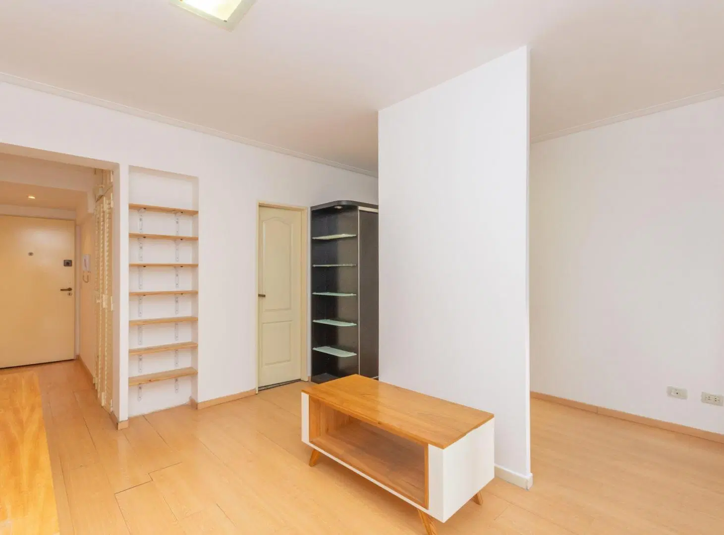 Venta Monoambiente con balcón Apto Prof. 2