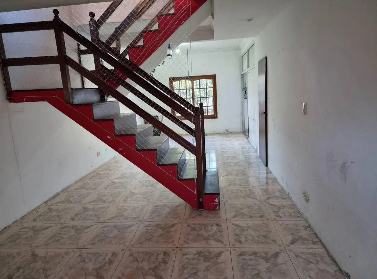 Casa en venta de 4 ambientes en Adrogue con parque 2