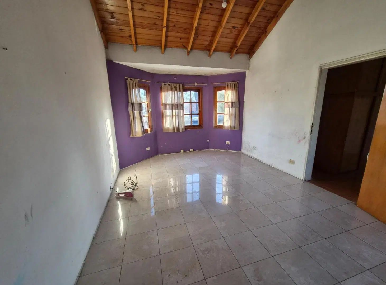 Casa en venta de 4 ambientes en Adrogue con parque 8