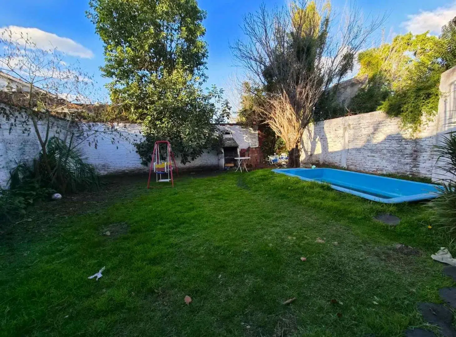 Casa en venta de 4 ambientes en Adrogue con parque 3