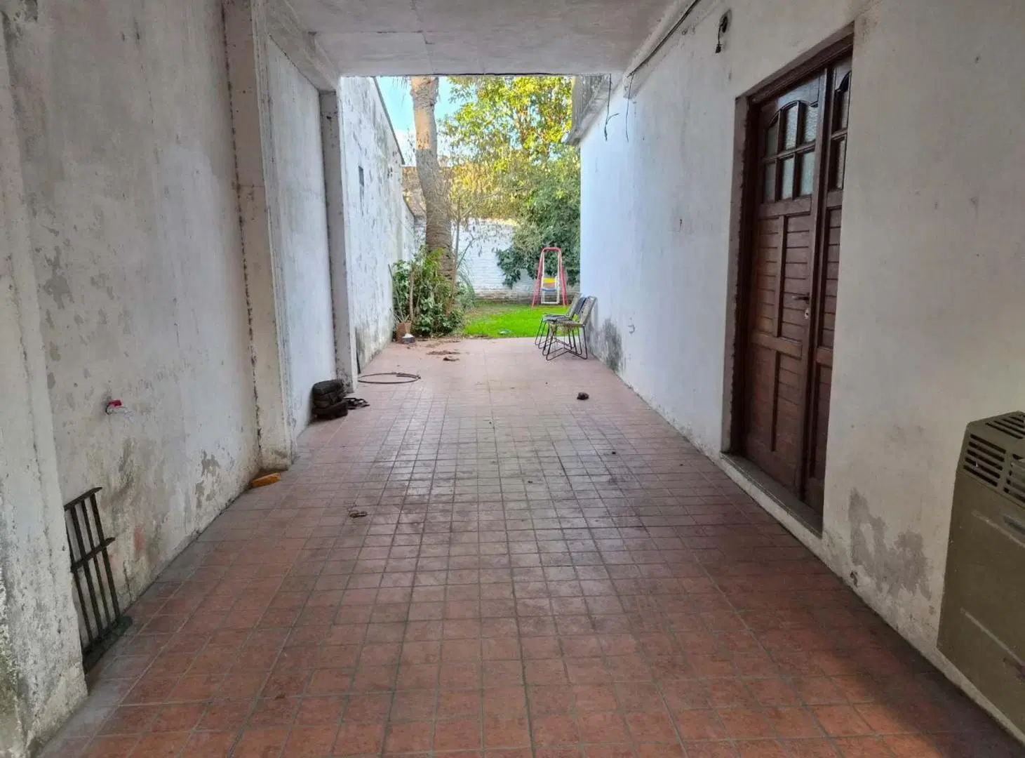 Casa en venta de 4 ambientes en Adrogue con parque 3