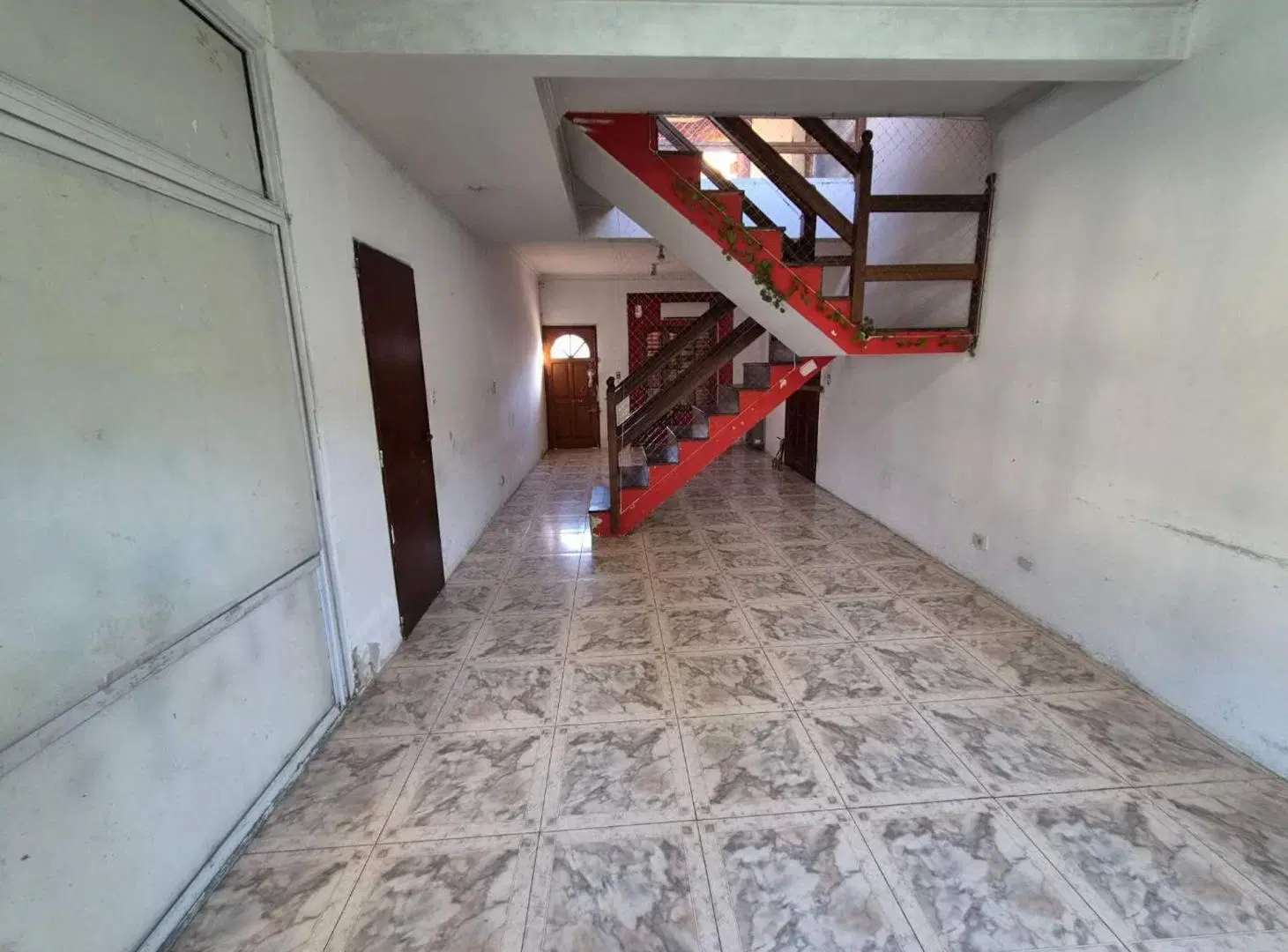 Casa en venta de 4 ambientes en Adrogue con parque 8