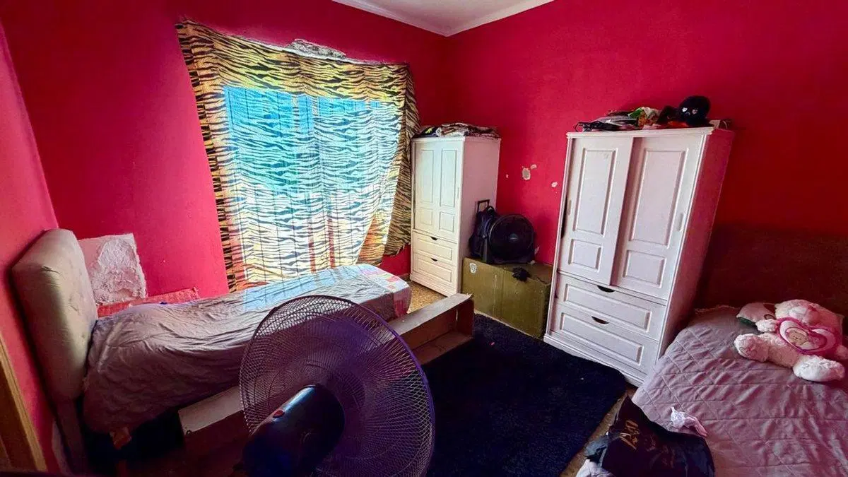 CASA 3 AMB EN VENTA EN BURZACO JARDIN Y p/PERMUTA 2