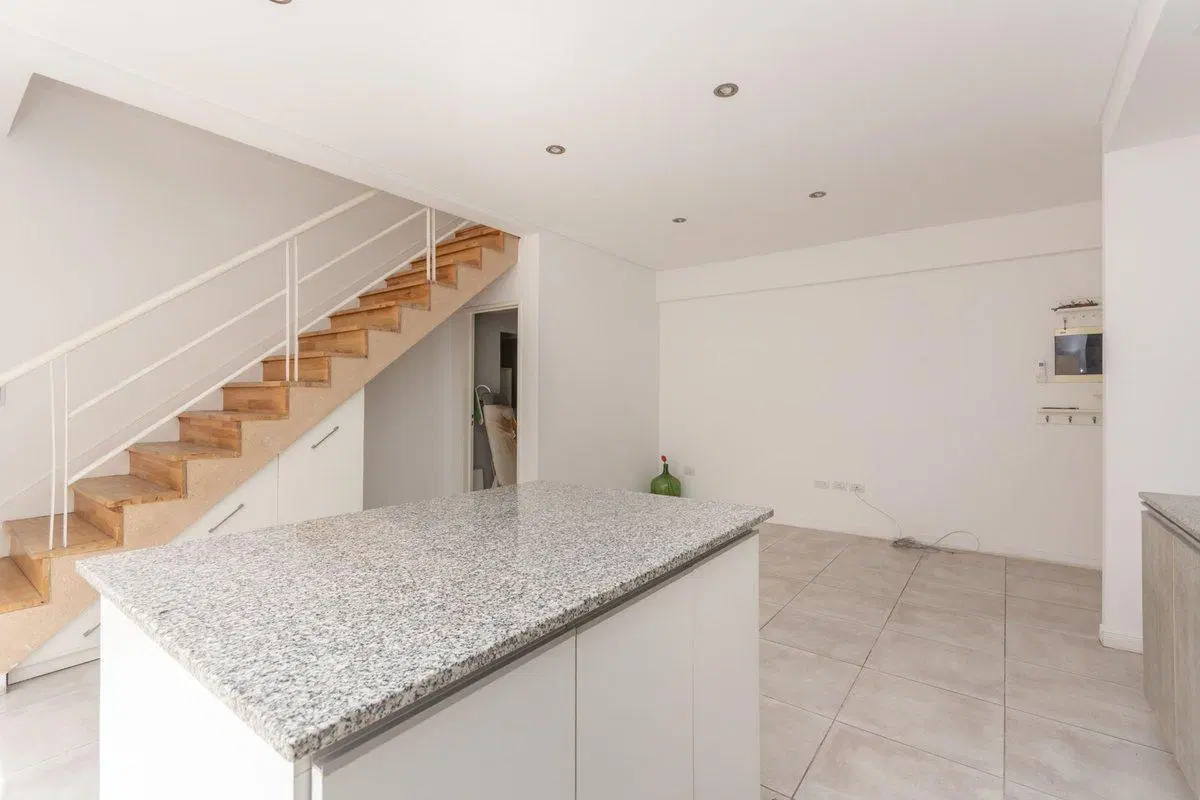 Venta 3 ambientes con Terraza y cochera Coghlan 2