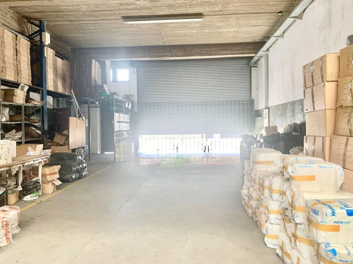 Venta Galpon en Caseros 1700 m cubiertos IMPECABLE 2