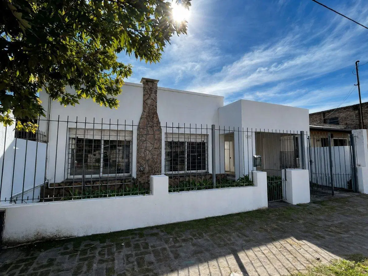 CASA 3 AMBIENTES VENTA CARMEN DE ARECO 5