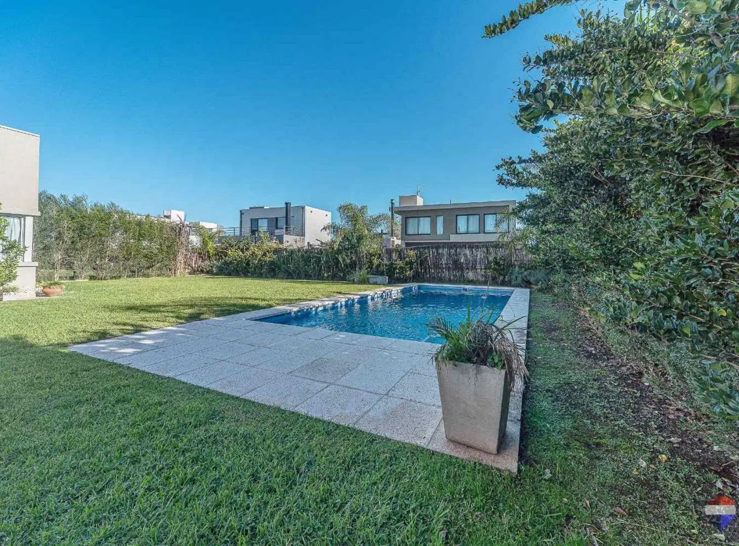 VENTA CASA EN LAGOS DE CANNING LOTE INTERNO PILETA 3