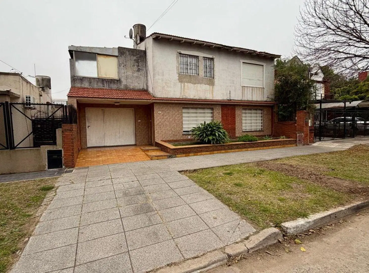 CASA 6 AMBIENTES VENTA LOMAS DE ZAMORA 3