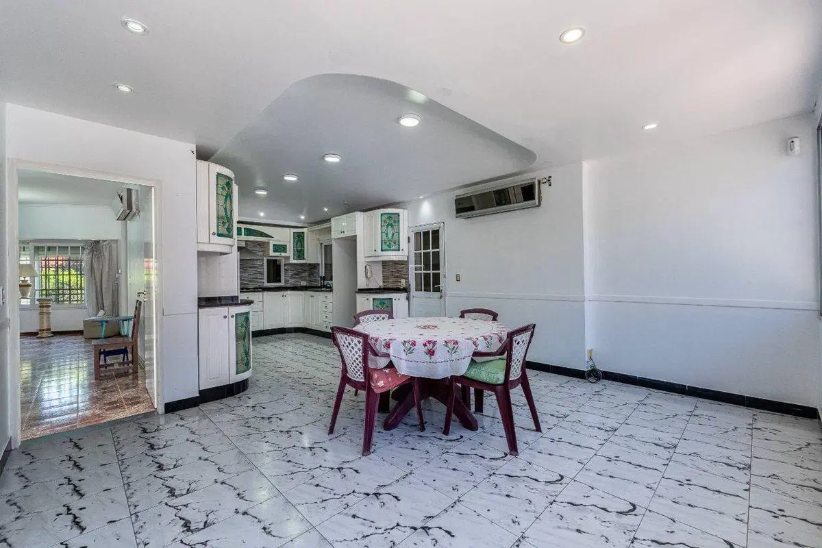Casa venta Sarandi 4 amb cochera pileta quincho 2