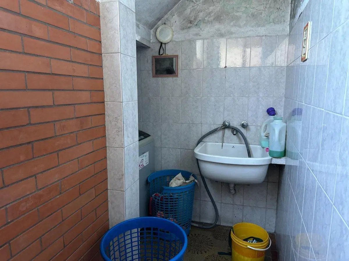 CASA 6 AMBIENTES AVELLANEDA 2 FAMILIAS O QUINCHO 8