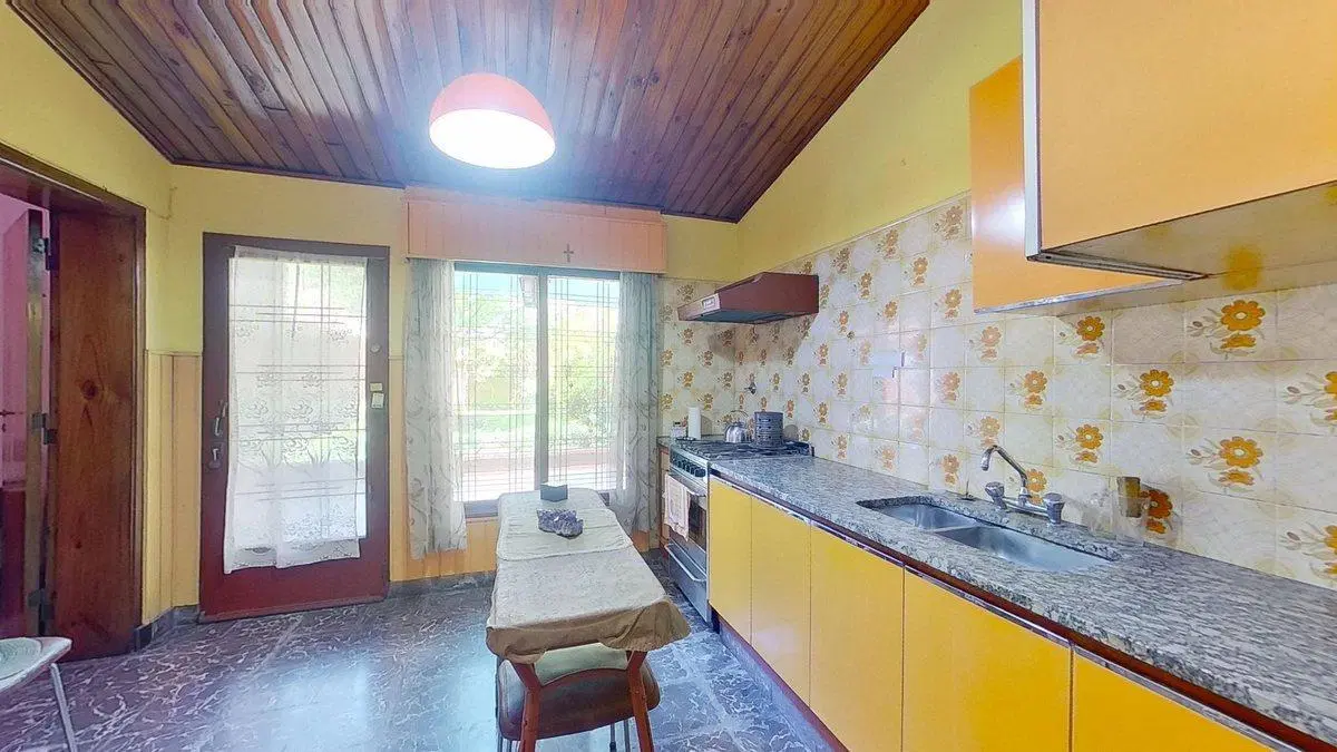 CASA 4 AMBIENTES EN 2 PLANTAS CON JARDÍN 2