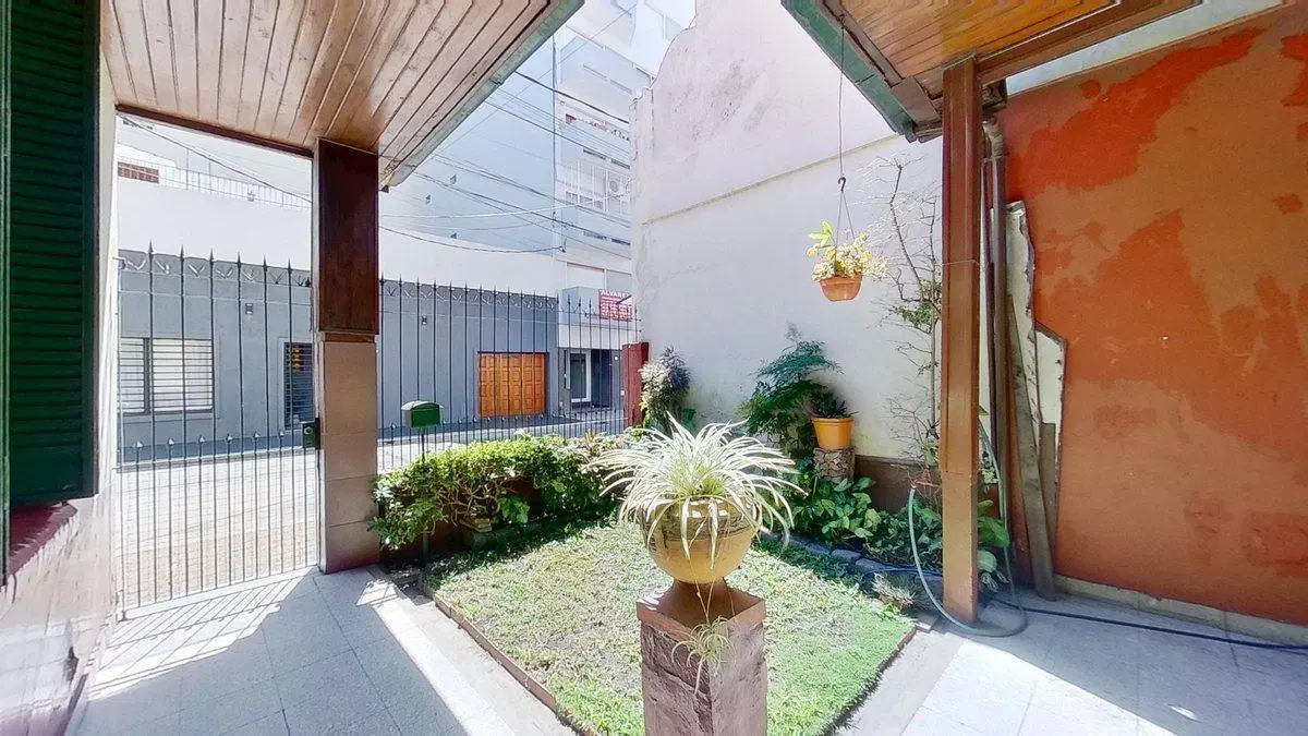 CASA 4 AMBIENTES EN 2 PLANTAS CON JARDÍN 8