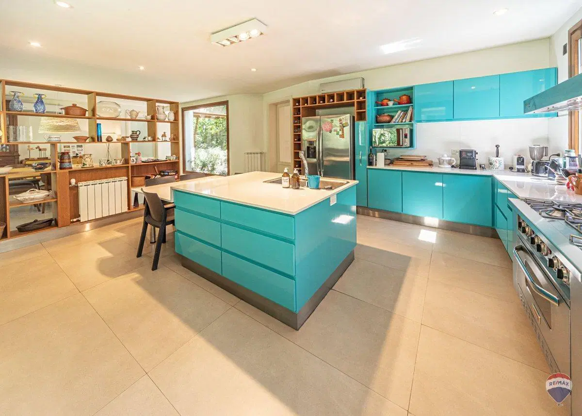 Venta casa 7 amb en Parque Leloir pileta cocheras 2