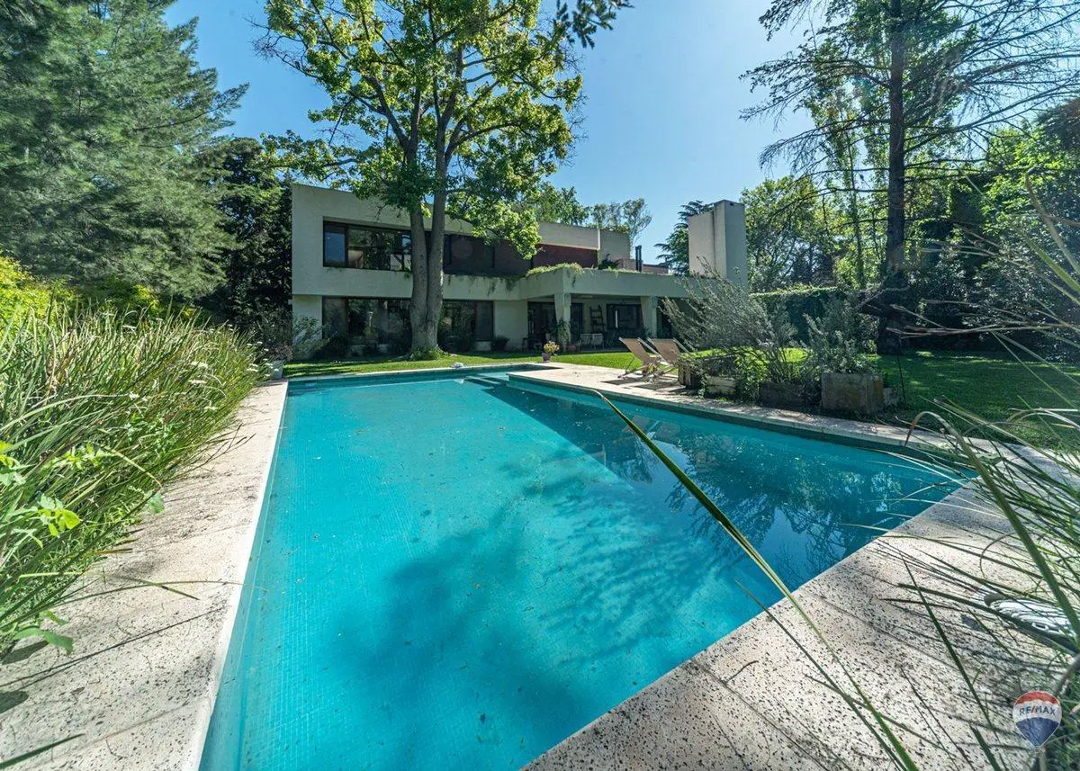 Venta casa 7 amb en Parque Leloir pileta cocheras 4