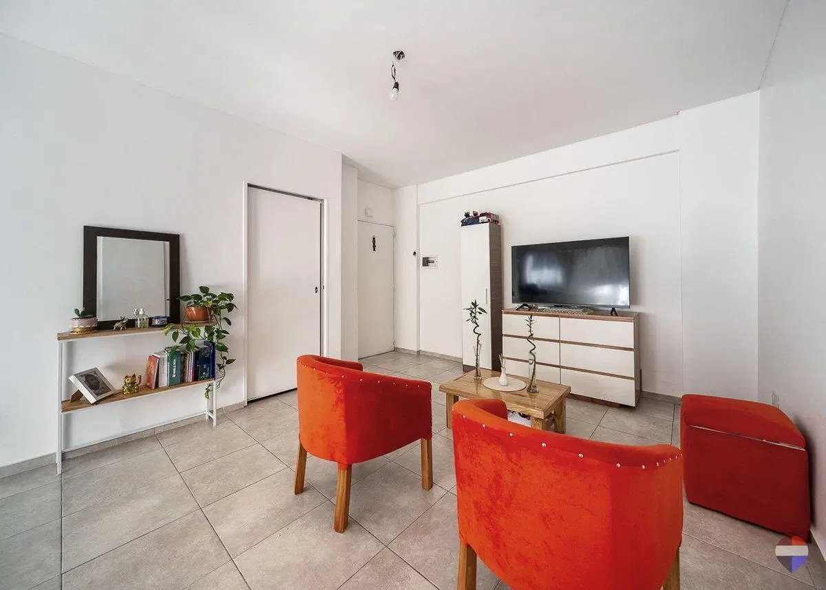 Venta Monoambiente con balcon Flores 3