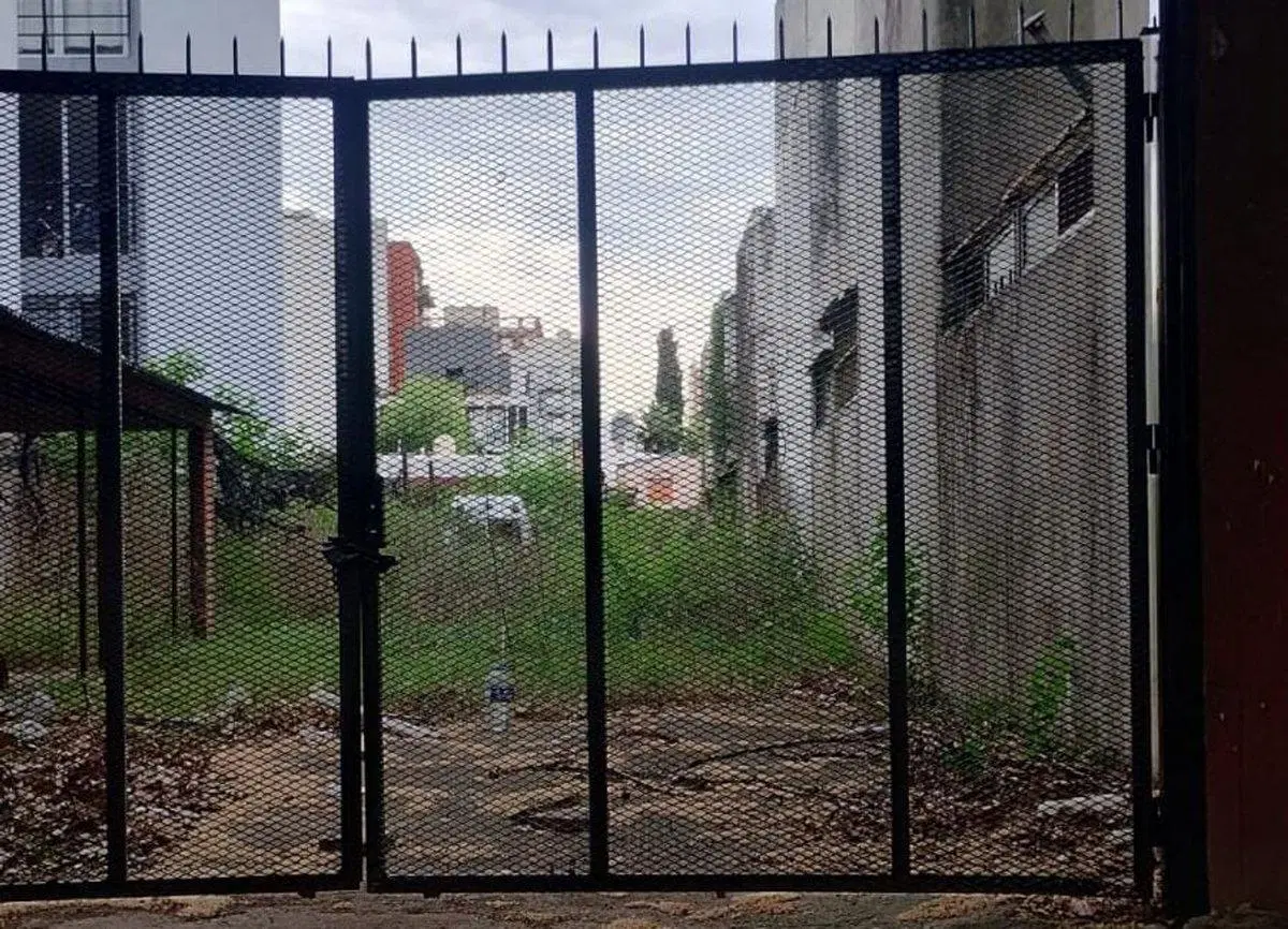 LOTE CENTRICO EN MORON 2