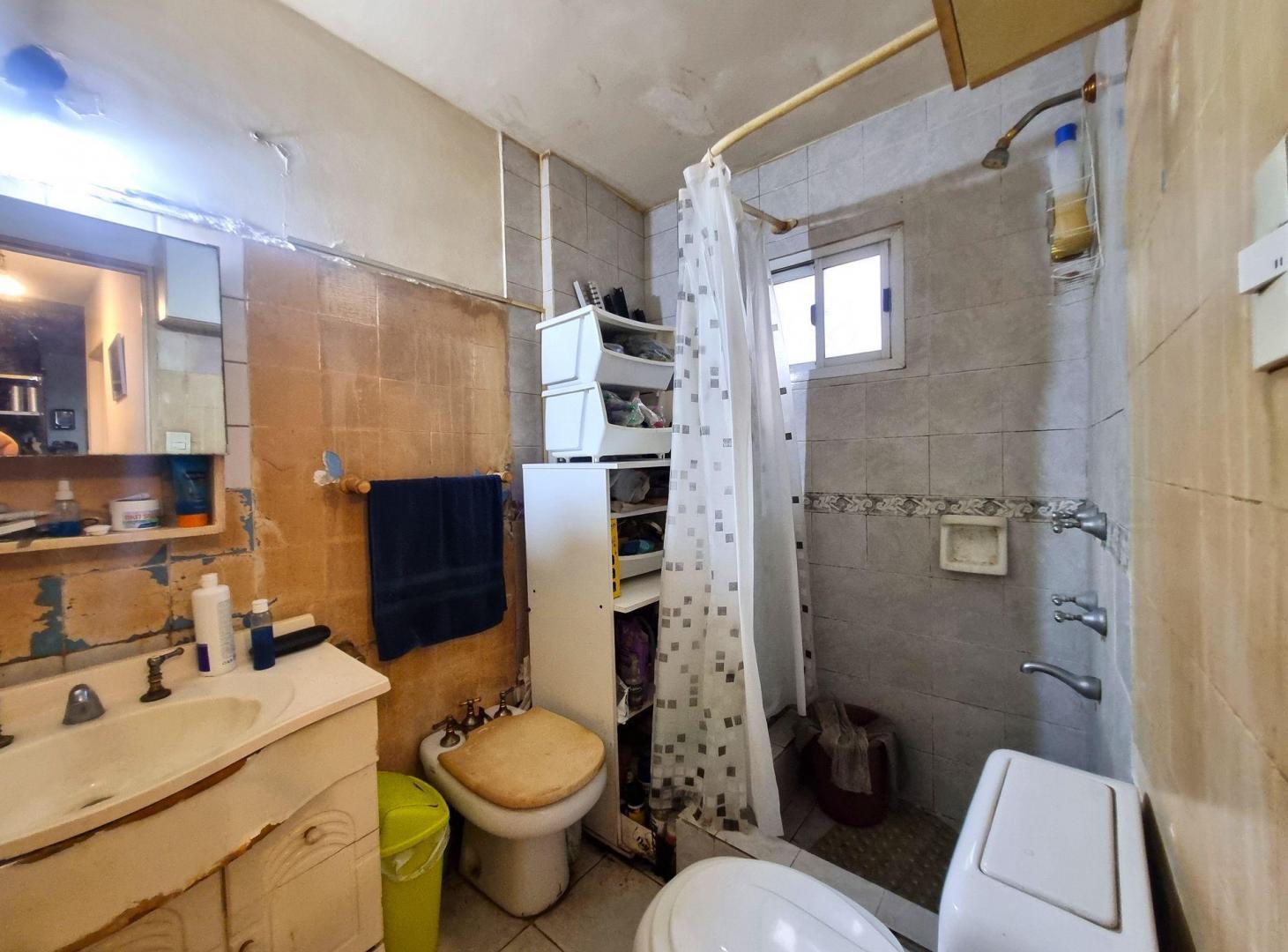 Foto de DEPARTAMENTO 2 AMBIENTES VILLA CRESPO A RECICLAR, imagen 5